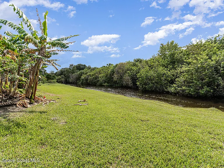 929 Hialeah St — Photo 38