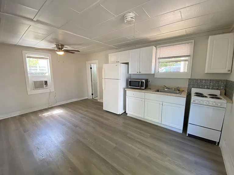 220 N Beaumont Ave #4 — Photo 8