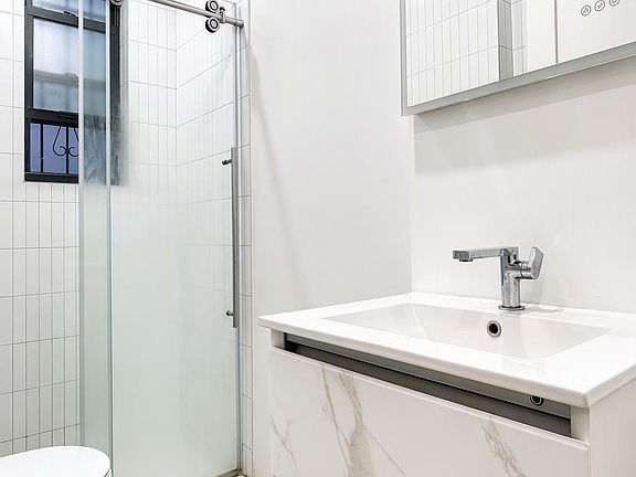 5th image of 19 Wyckoff St APT 3