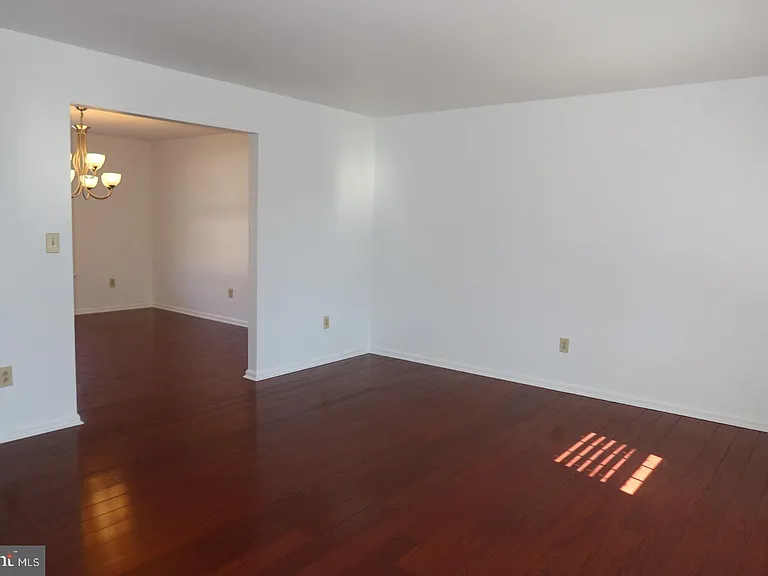 4581 Green Tree Rd — Photo 2