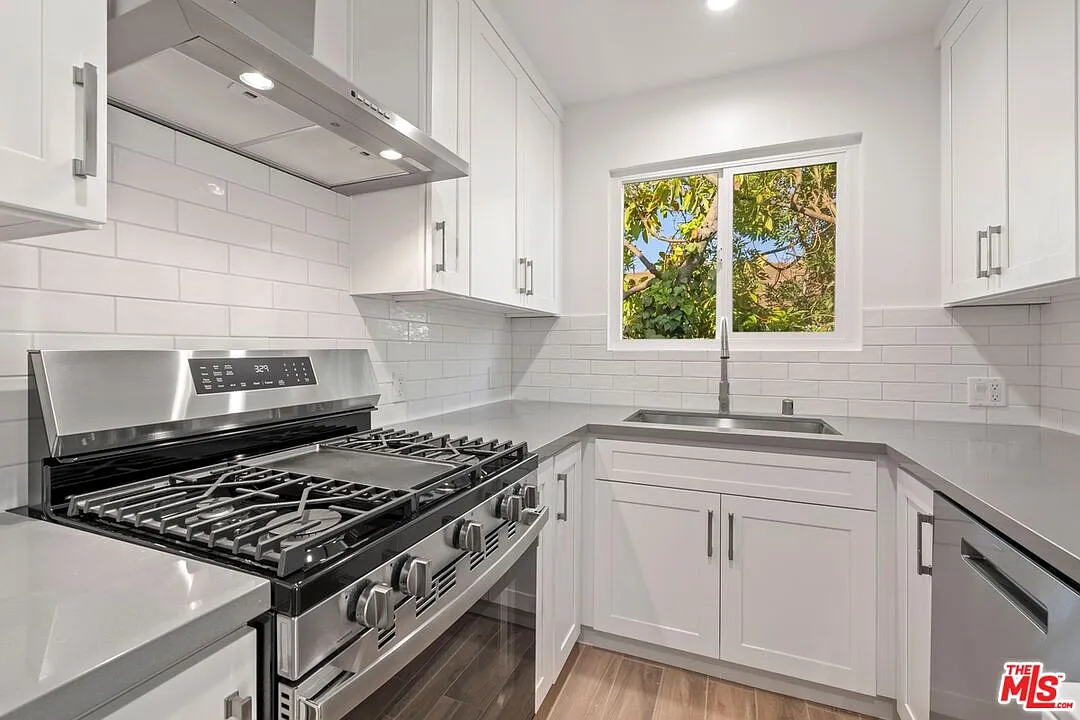 2 bed, 2.0 bath, $3,950 — Photo 2