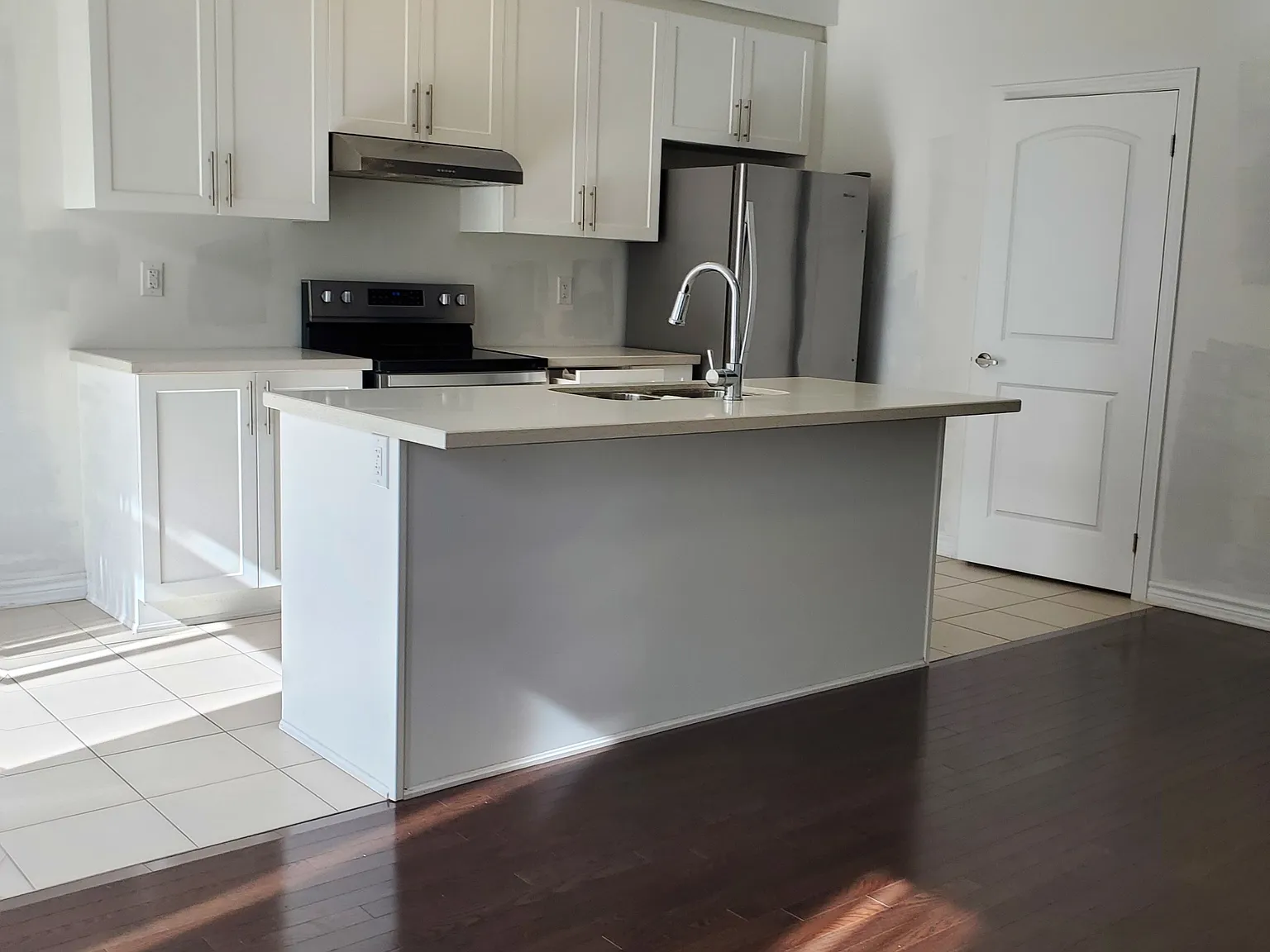 3 bed, $3,000 — Photo 3
