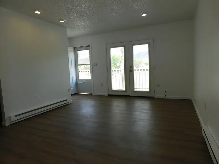 869 Iowa Ave — Photo 6
