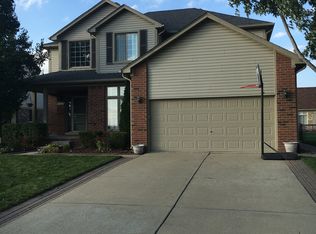 2039 Sprucewood Dr, Sterling Heights, MI 48310