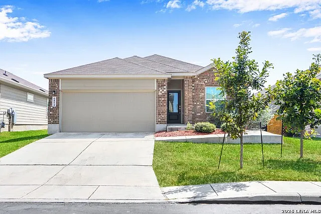 3 bed, 2.0 bath, 1634 sqft, $1,900 — Photo 2