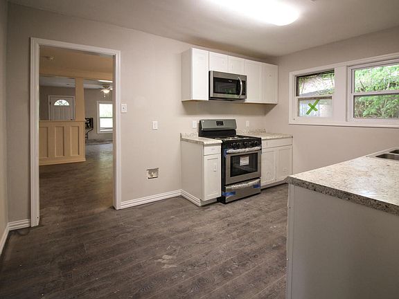 4th image of 900 N Detroit Ave