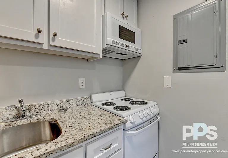 81 E Wesley Rd NE #7 — Photo 4