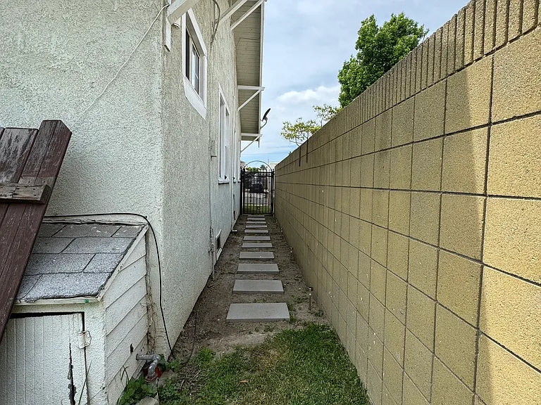 5886 Myrtle Ave — Photo 13