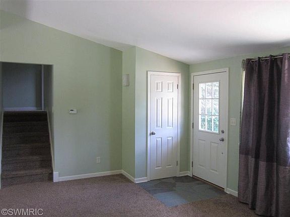 4th image of 279 Beachfield Dr
