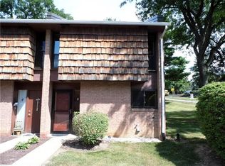 1 Forest Green Dr #1, Coraopolis, PA 15108