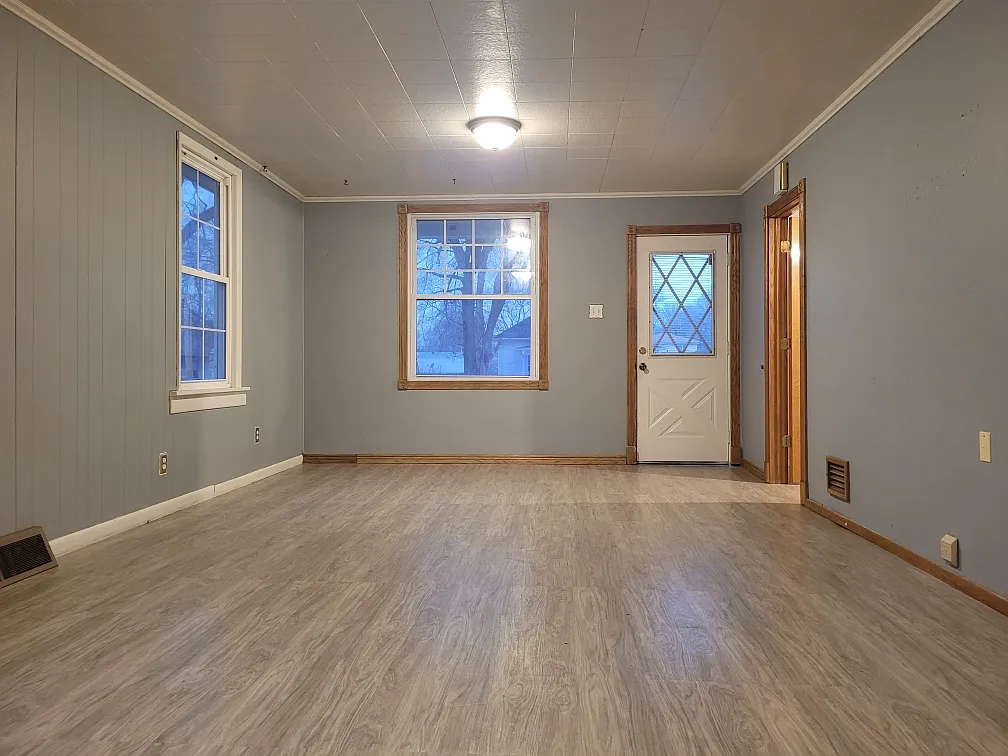 5 bed, $1,950 — Photo 2