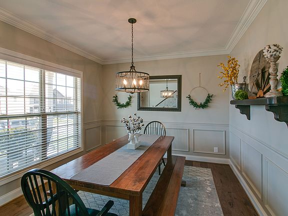 5th image of 595 Larkspur Dr