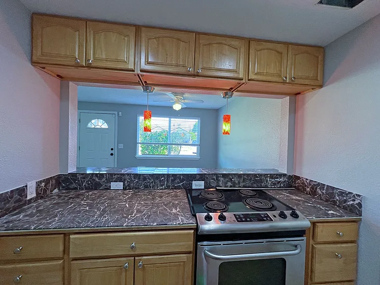 834 E 49th St — Photo 5