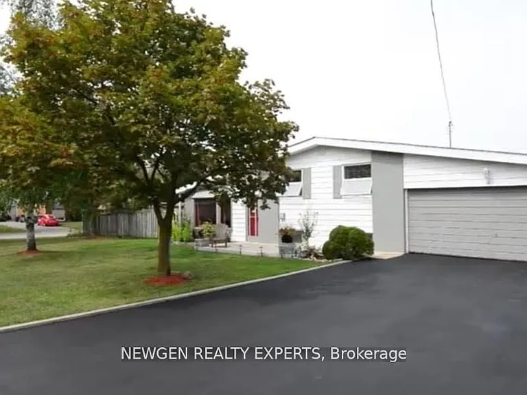 11 Lawrence Cres — Photo 1