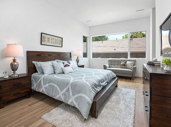 5th image of 2237 W McLean Ave