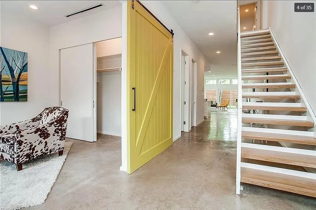 2308 N Prairie Ave — Photo 4
