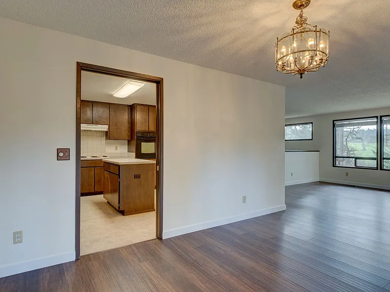 1601 McKinnon Dr — Photo 10