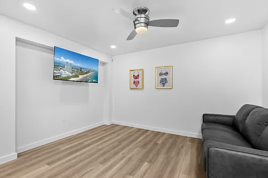115 E Dolphin St — Photo 23