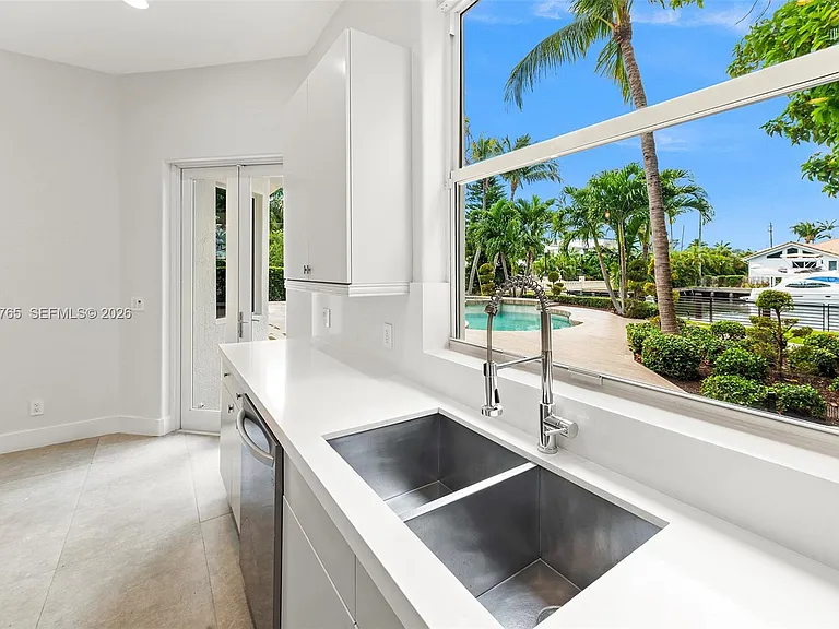 552 Palm Dr — Photo 21