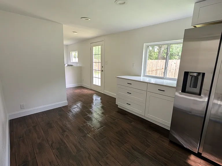 1200 S Wine St — Photo 4