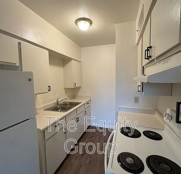 1400 W Elowin Ave — Photo 7