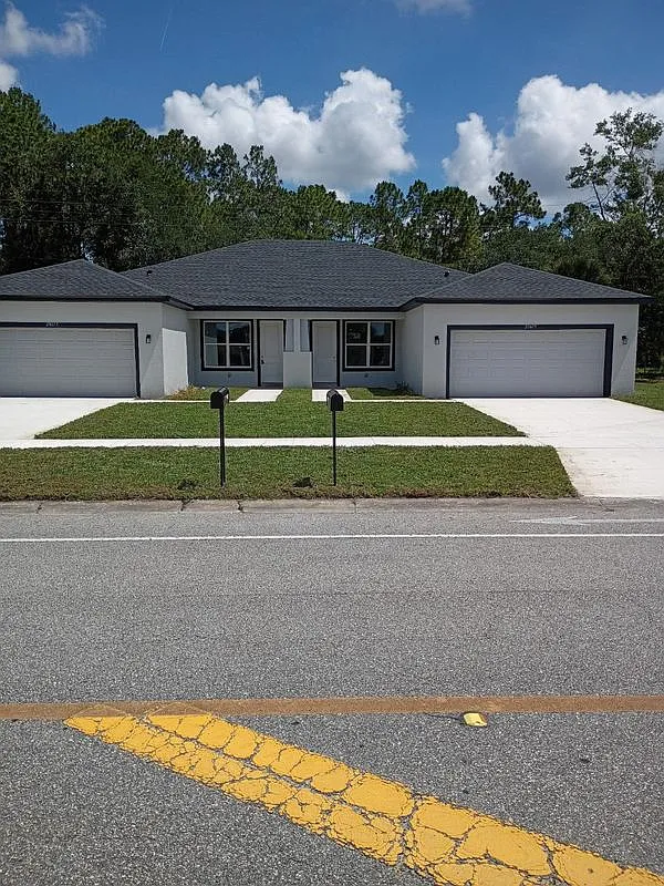 3 bed, 2.0 bath, 2298 sqft, $2,350 — Photo 3