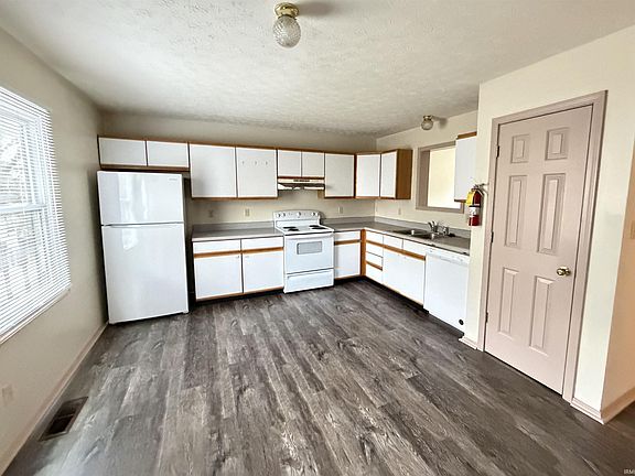 5th image of 1377 W Allen St #E5