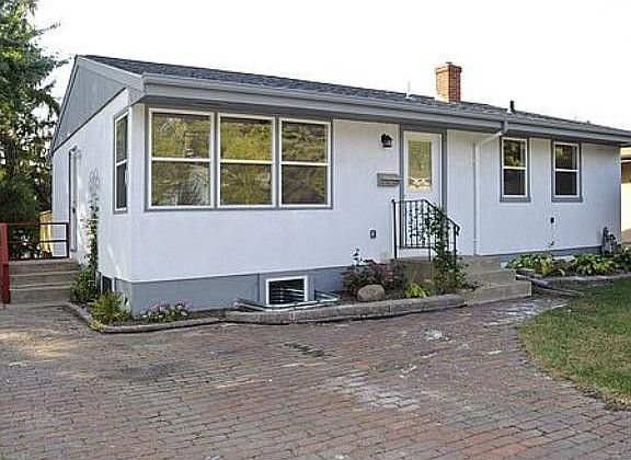 2nd image of 1323 Clarence St