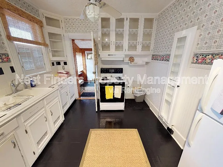 2044 Forbes St — Photo 12