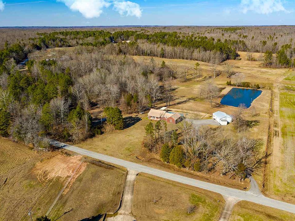 2nd image of 353 Willoughby Loop Rd