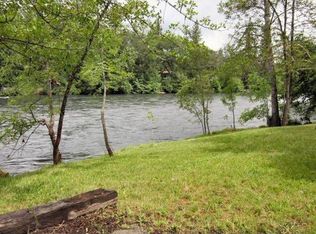 955 Old Ferry Rd, Shady Cove, OR 97539