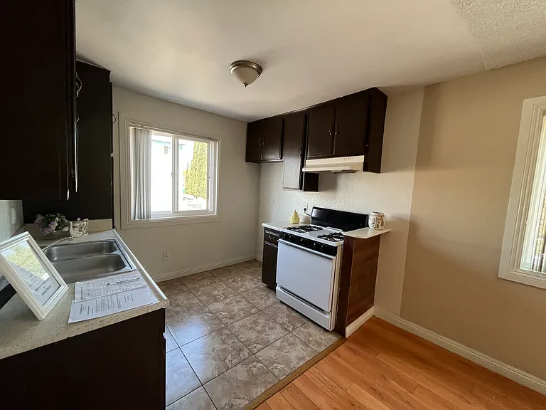 14601 W Vanowen St — Photo 7