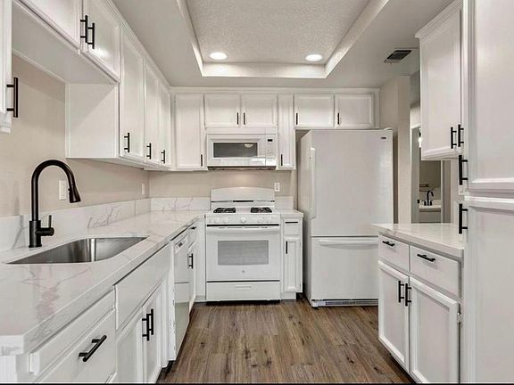 5th image of 6049 Thornwood Dr