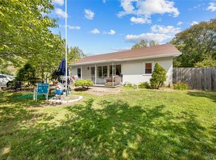 16 Edwards Ave, Calverton, NY 11933