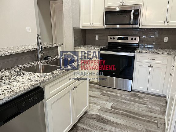 5th image of 2702 San Gabriel Dr