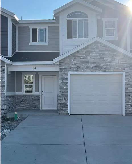 2060 N 325 E — Photo 1
