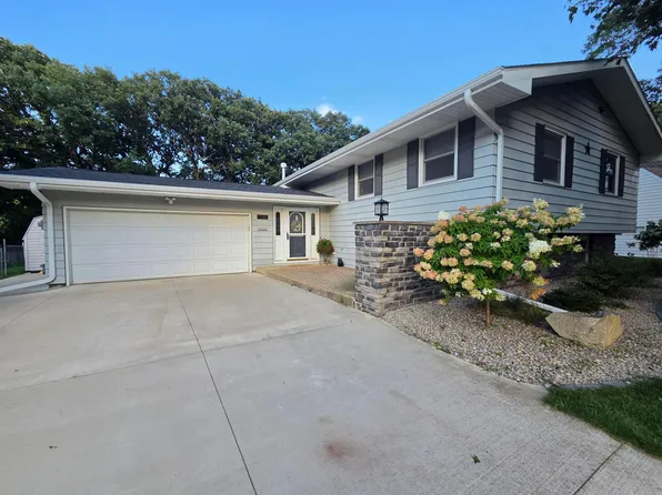 411 Ridge Rd, Albert Lea, MN 56007