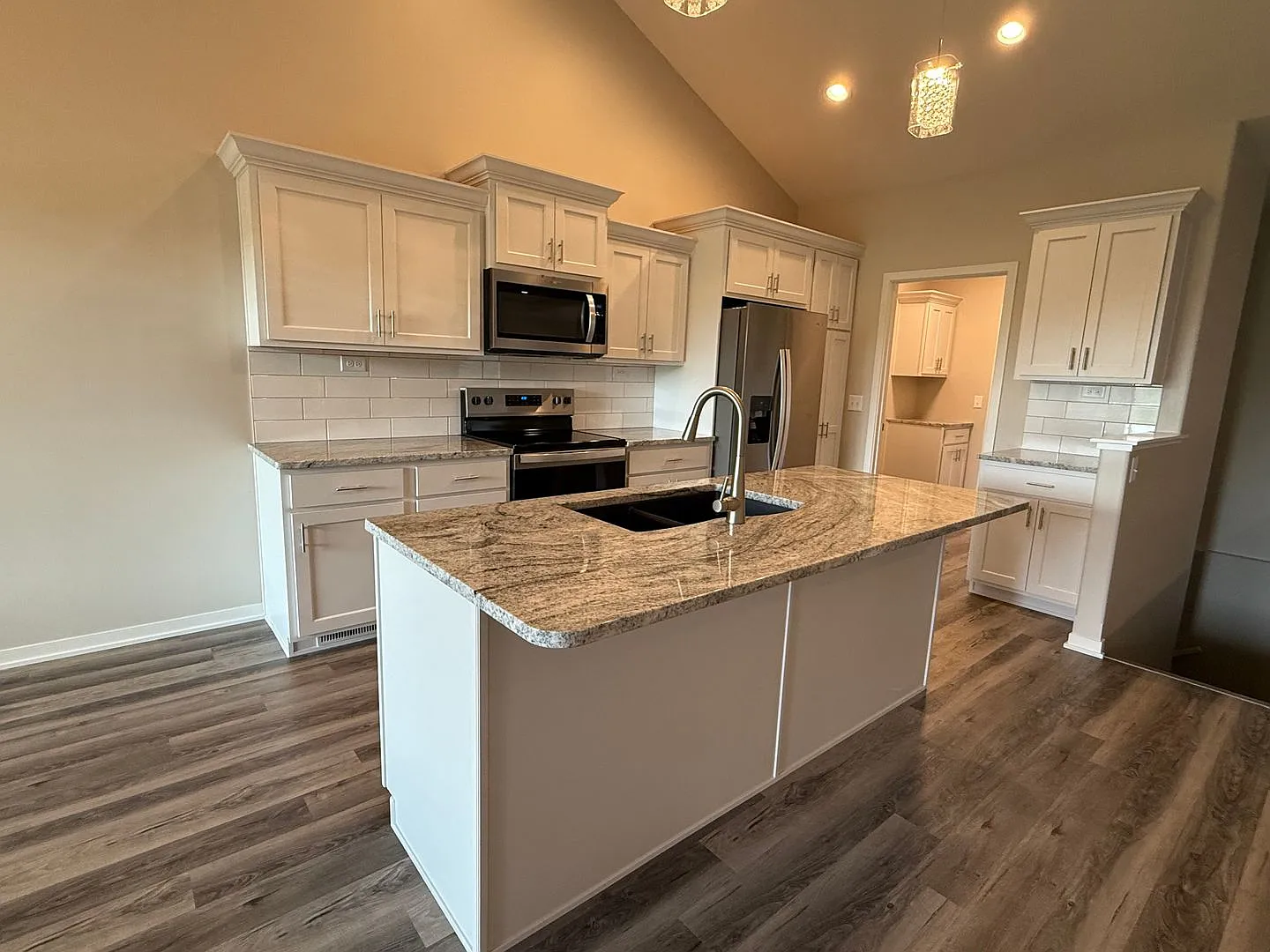 Brand New 3 bedroom/3 bathroom ranch townhome in Waverly — Photo 3
