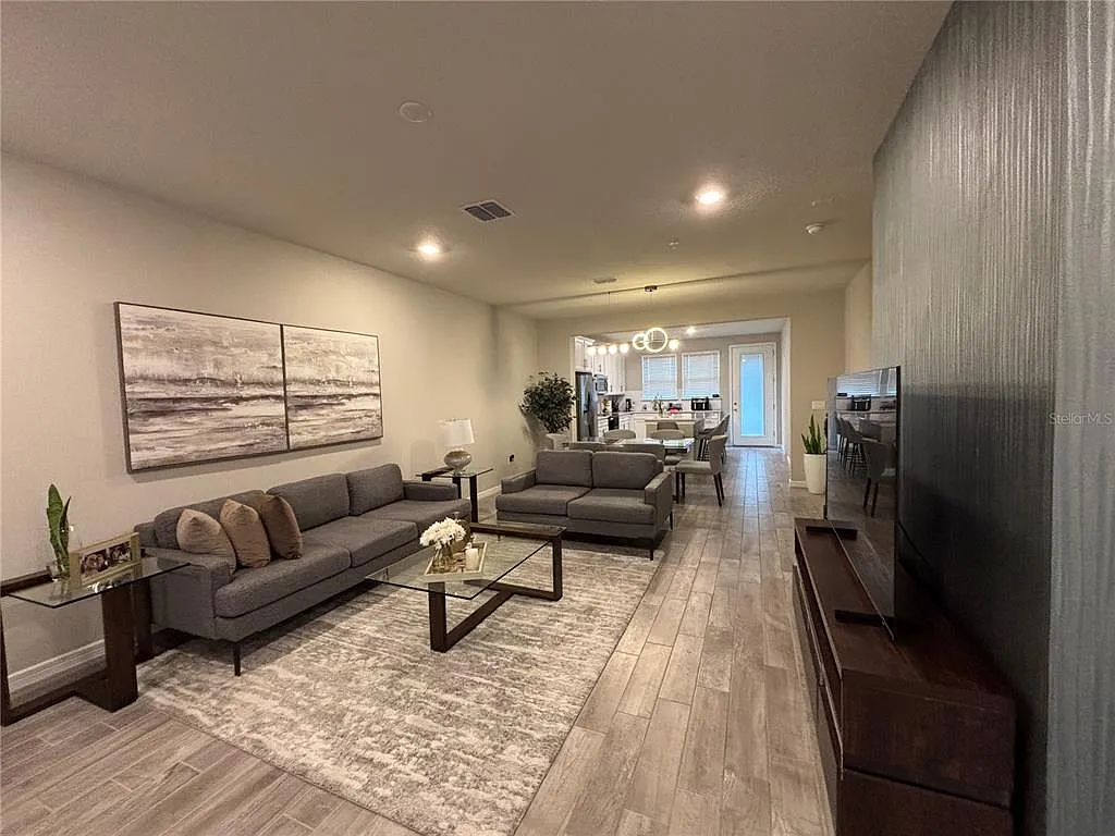 3 bed, 2.5 bath, 1620 sqft, $2,750 — Photo 2