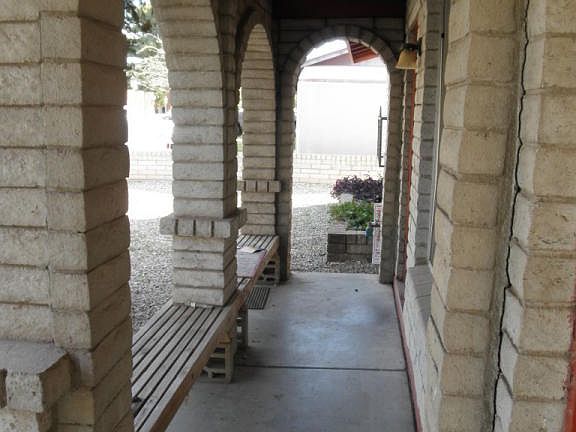 5th image of 717 E Oxford Dr