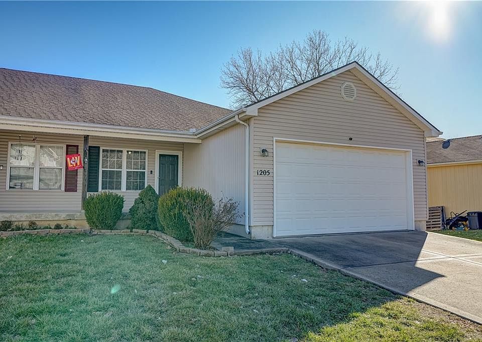 1st image of 1205 NW Scenic Dr