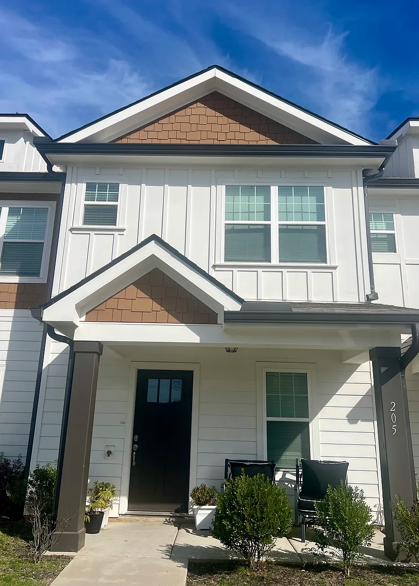Building Photo - 205 E Forge Ct