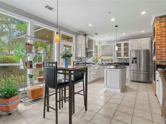 3rd image of 2819 Mesa Ct