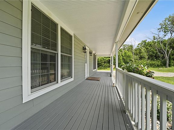 3rd image of 1390 N 550th Rd