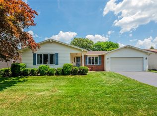 112 Pin Oak Ln, Rochester, NY 14622