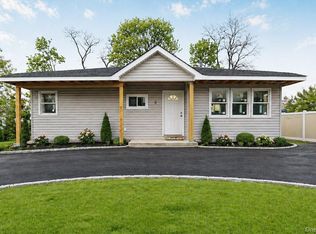 9 Emerald Ln S, Amityville, NY 11701