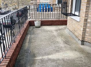 28-23 43rd St #2F, Astoria, NY 11103