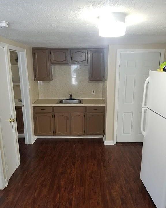 2nd image of 69 W Chestnut St #1
