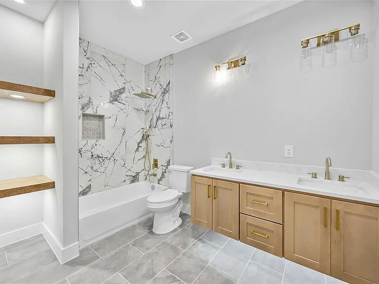 2446 Carmel St #B — Photo 7