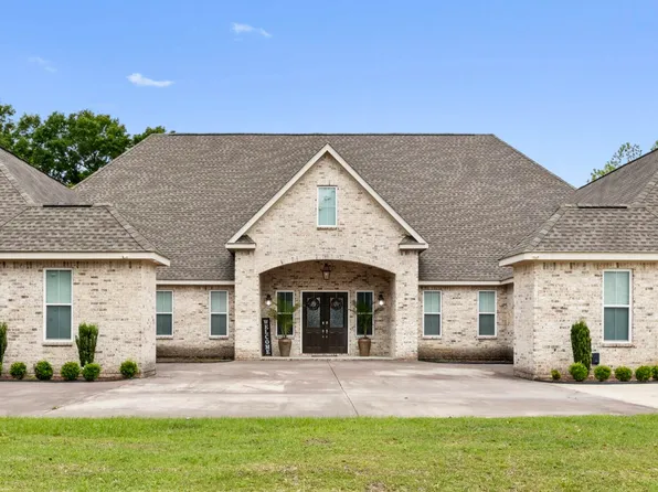 7411 Woodland Dr, Pass Christian, MS 39571